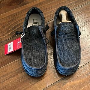 Men’s Hey Dude Shoes - sz 8 - Wally